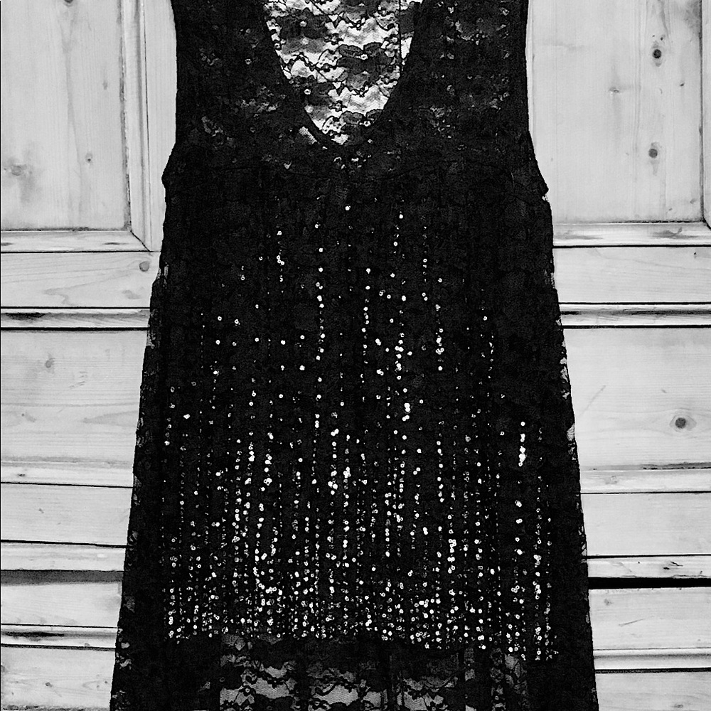 Élégant evening black lace top tunique.